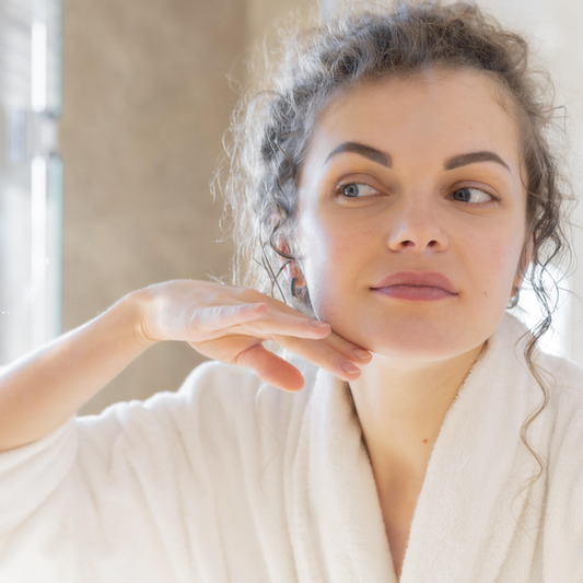 Cómo Reducir las Arrugas con Cosmética Natural: Guía Completa para una Piel Joven
