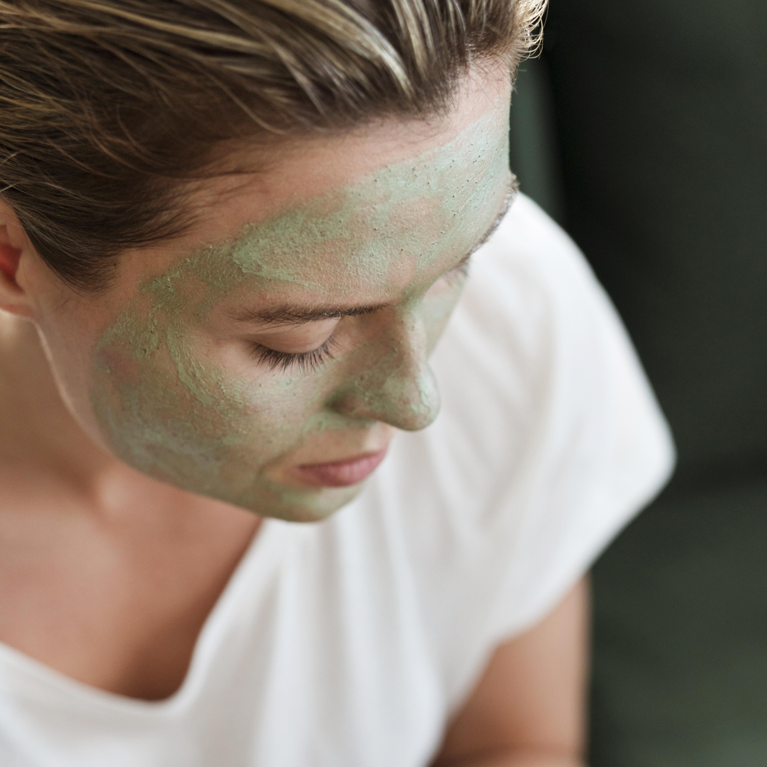 Cómo la Cosmética Natural Ayuda a Personas con Piel Sensible: Lo Que Debes Saber