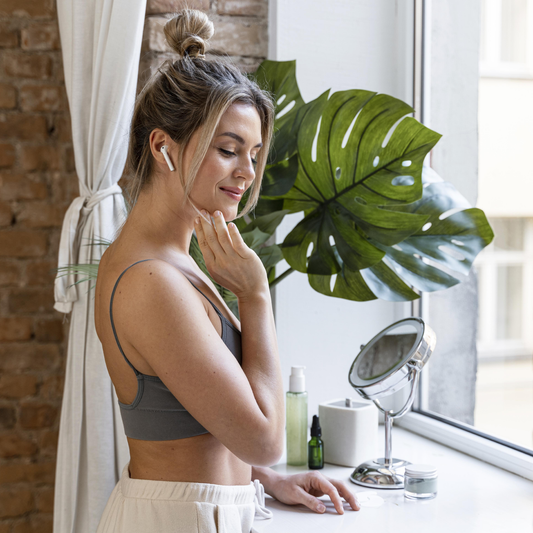 Rutina de Skincare con Alta Tecnología y Naturaleza: La Combinación Perfecta